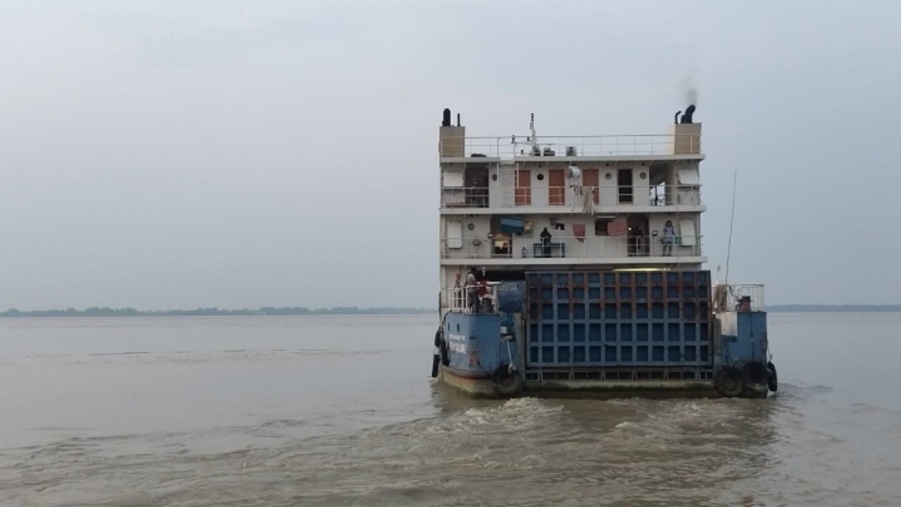 ৫ ঘণ্টা পর দৌলতদিয়া-পাটুরিয়া নৌরুটে ফেরি চলাচল শুরু
