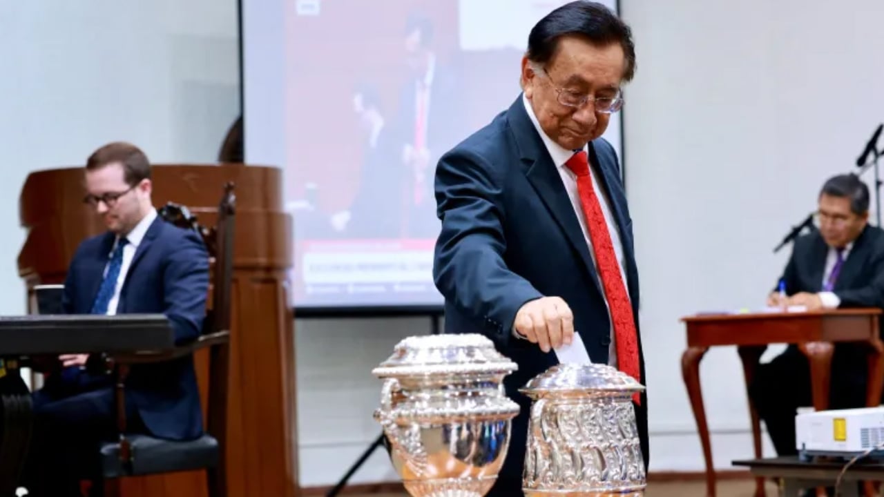 পেরুর অন্তর্বর্তীকালীন প্রেসিডেন্ট হলেন হোসে মারিয়া বালকাজার