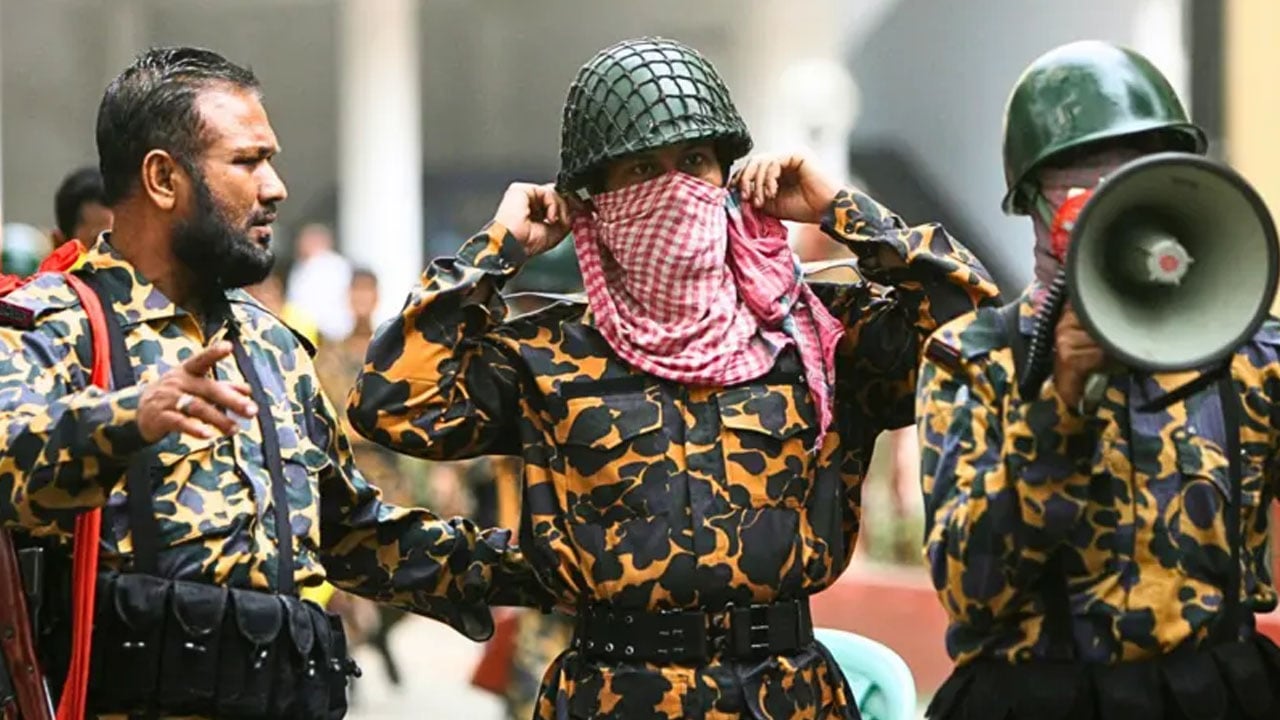 ‘হঠাৎ স্লোগান দিতে দিতে পিলখানায় ঢোকে ২৫ জন’