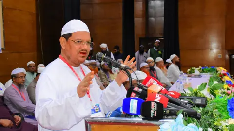 চাঁদাবাজি ও সন্ত্রাস প্রতিরোধে সরকার সম্পূর্ণ ব্যর্থ: চরমোনাই পীর