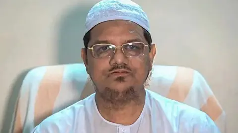 যুক্তরাষ্ট্রের উদ্দেশে ঢাকা ছাড়লেন চরমোনাই পীর