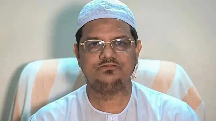 যুক্তরাষ্ট্রের উদ্দেশে ঢাকা ছাড়লেন চরমোনাই পীর