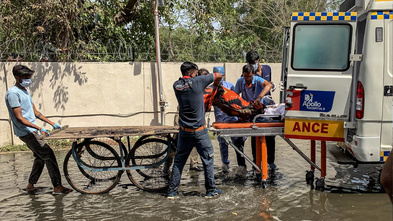 বিমানের যাত্রীদের কারও জীবিত থাকার সম্ভাবনা নেই: পুুলিশ
