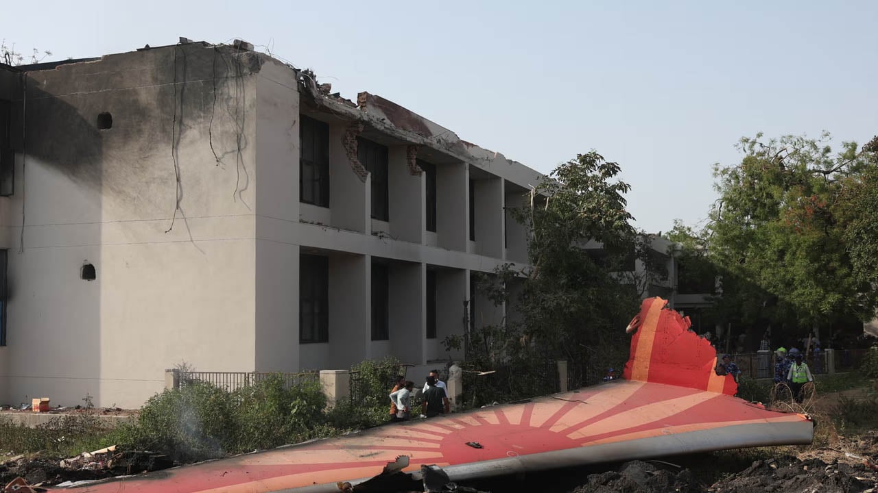 এয়ার ইন্ডিয়ার বিমান আছড়ে পড়া ভবনের ৫০ মেডিকেল শিক্ষার্থী হাসপাতালে