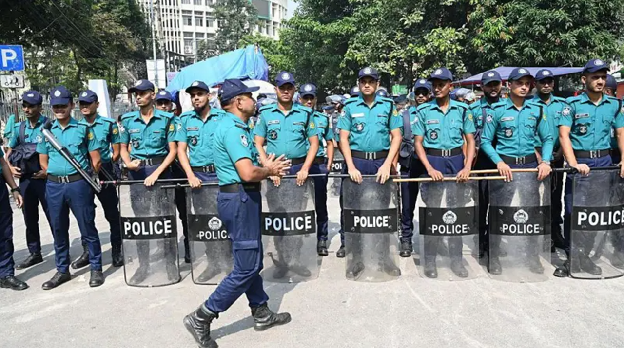 দেড় বছরেও উদ্ধার হয়নি লুট হওয়া বিপুল অস্ত্র, নির্বাচনে নিরাপত্তা নিয়ে উদ্বেগ
