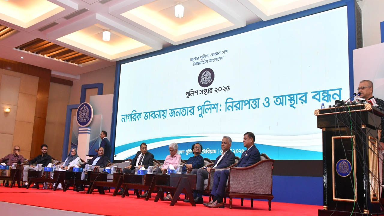 রাজনৈতিক প্রভাবমুক্ত পুলিশ দেখতে চায় মানুষ
