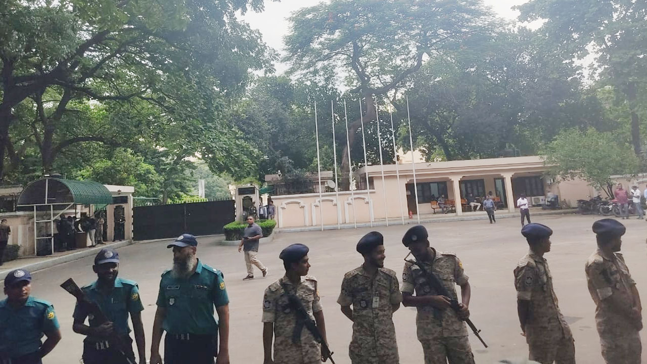 প্রধান উপদেষ্টার সঙ্গে বৈঠক : যমুনায় বিভিন্ন দলের নেতারা