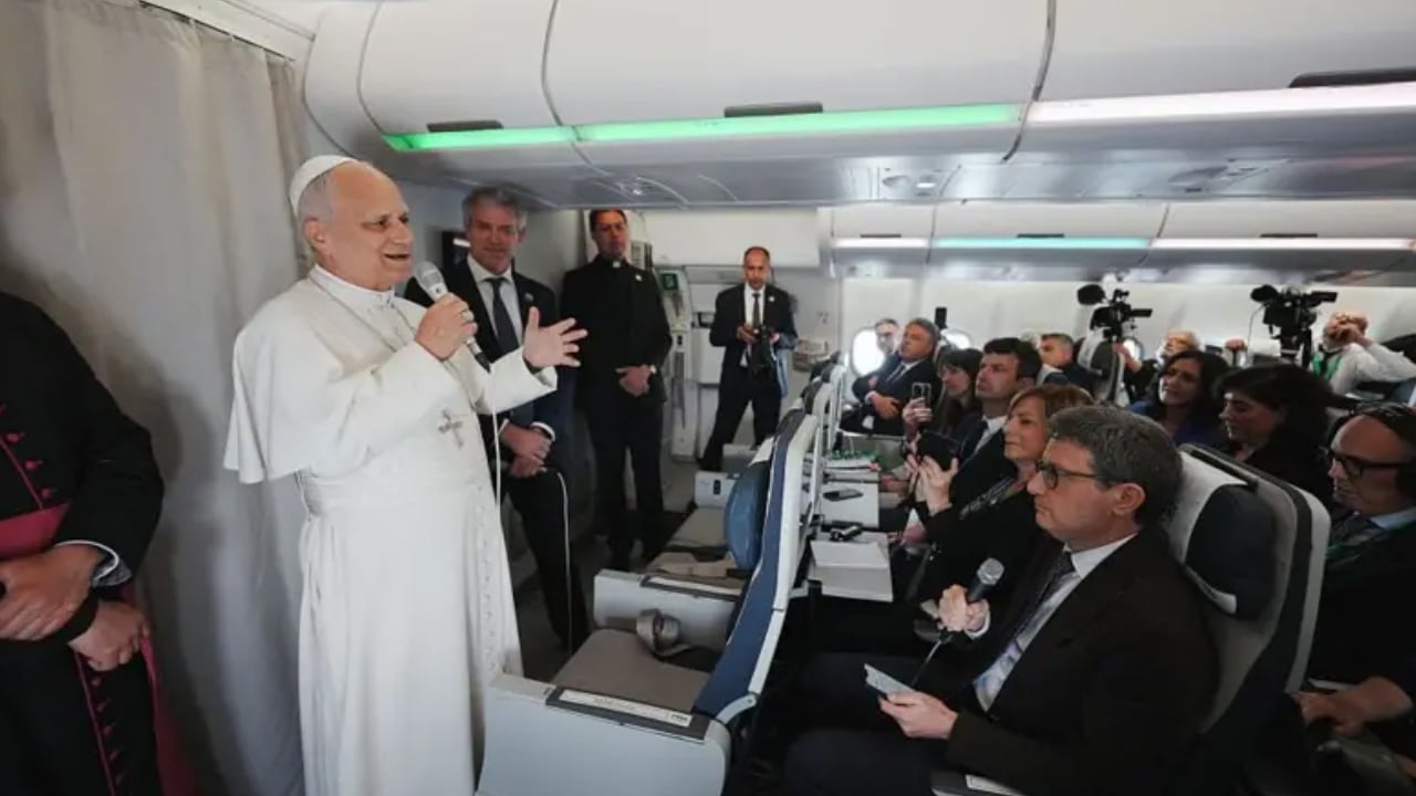 যুক্তরাষ্ট্র ও ইরানকে আলোচনায় ফেরার আহ্বান পোপ লিওর