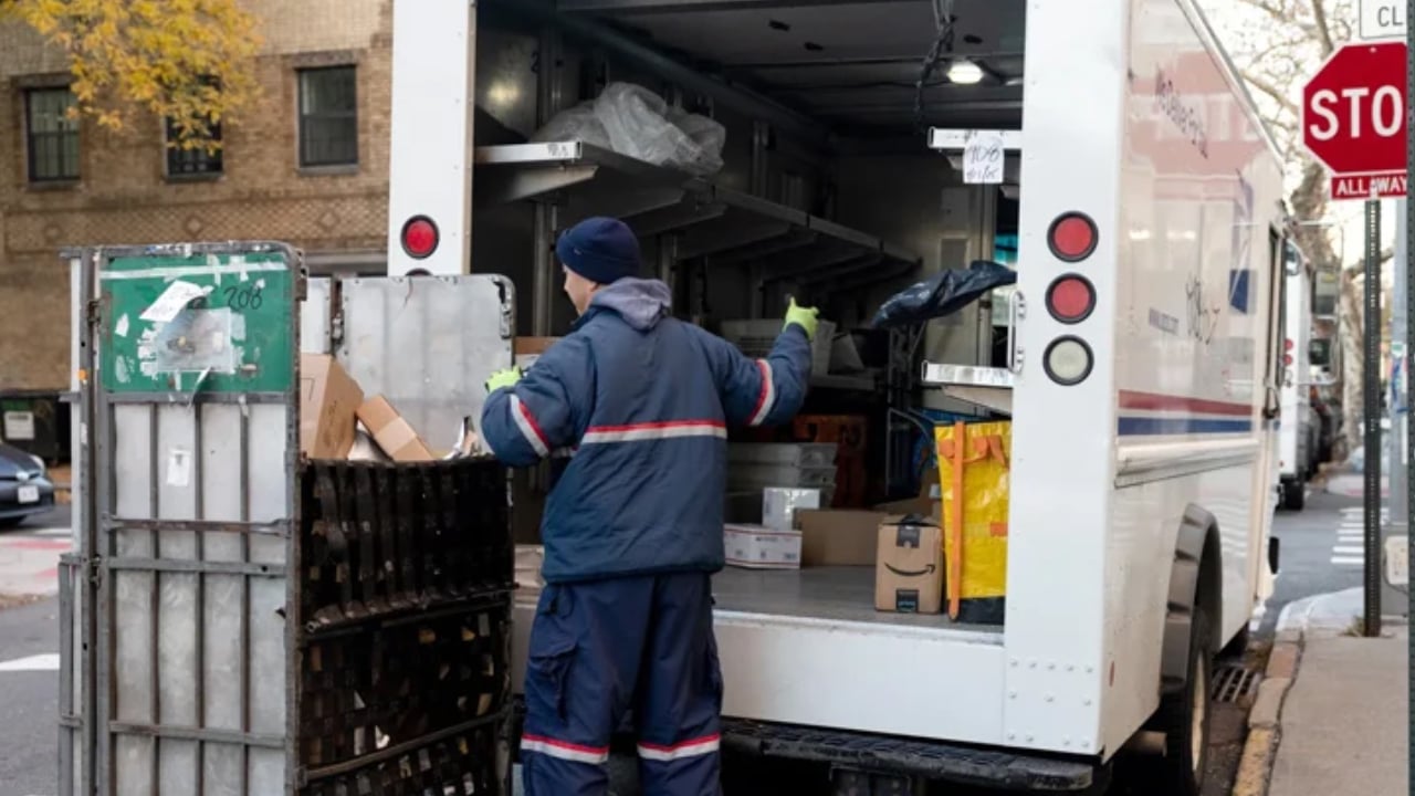 ইরান যুদ্ধের কারণে মার্কিন ডাক পরিষেবার মূল্য বৃদ্ধি