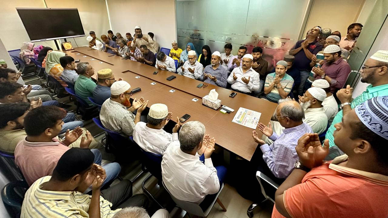 আমার দেশ সম্পাদকের মায়ের সুস্থতা কামনায় দোয়া