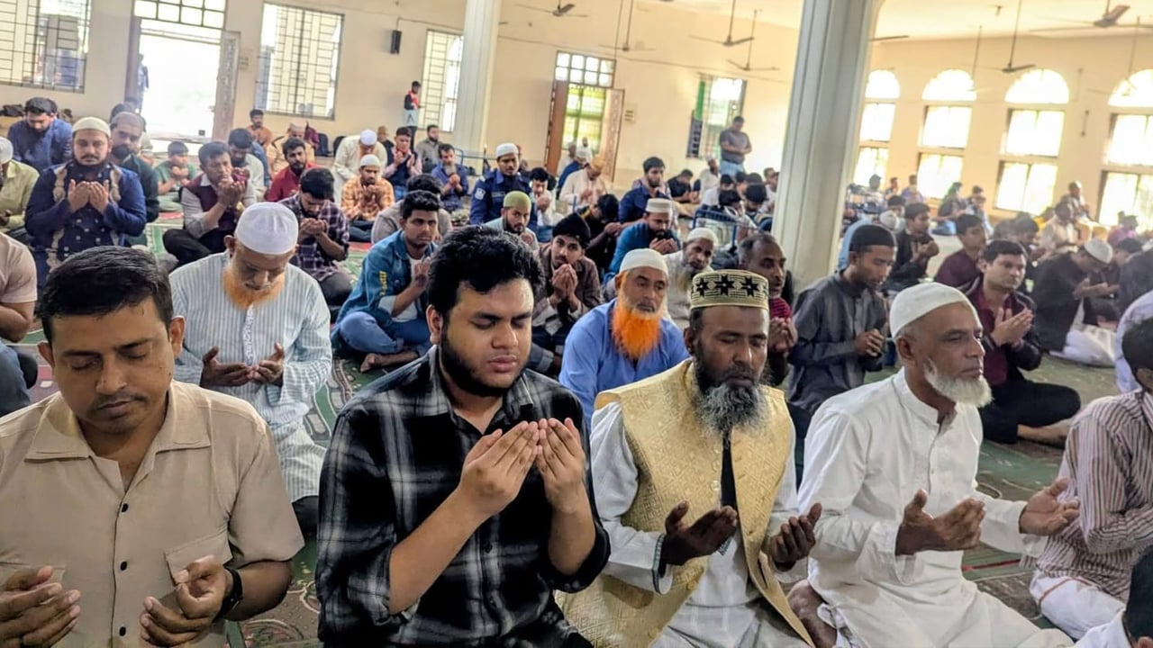 হাদির রুহের মাগফিরাত কামনায় জাবিতে দোয়া মাহফিল