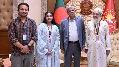 রাষ্ট্রপতির সঙ্গে শহীদ মুগ্ধর পরিবারের সাক্ষাৎ
