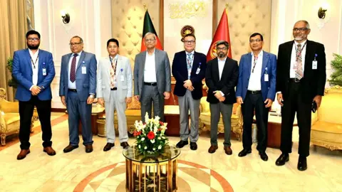 রাষ্ট্রপতির সঙ্গে জাতীয় বিশ্ববিদ্যালয়ের ভাইস চ্যান্সেলরের সাক্ষাৎ