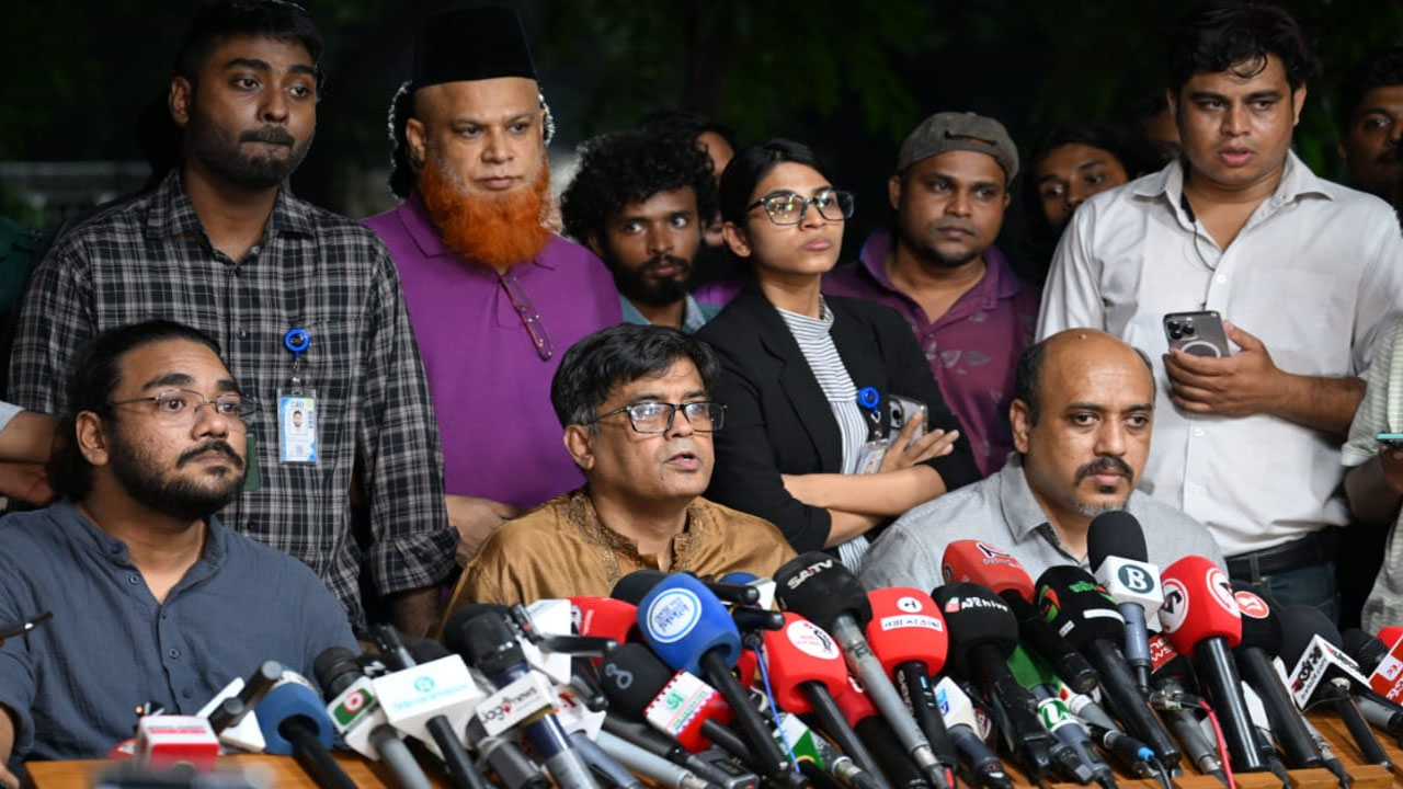 ৩০ জুনের পর একদিনও থাকবেন না প্রধান উপদেষ্টা