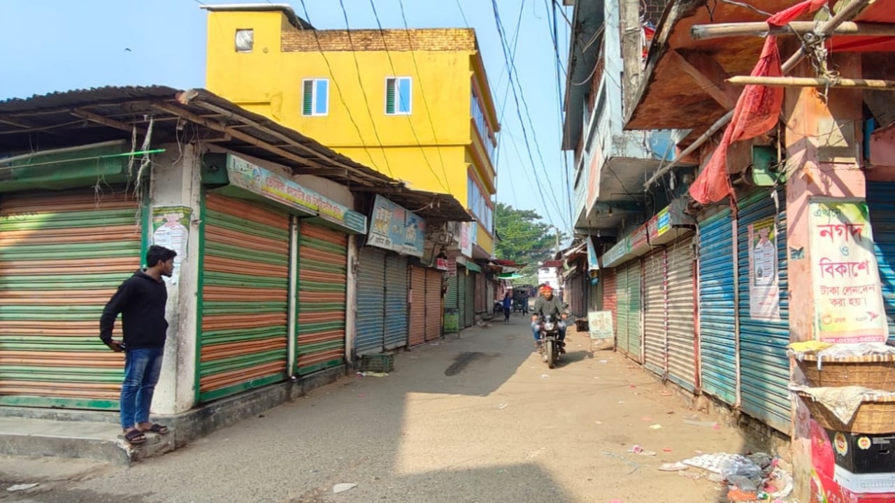 খালেদা জিয়ার মৃত্যুতে ইন্দুরকানীজুড়ে শোক, বন্ধ ব্যবসাপ্রতিষ্ঠান