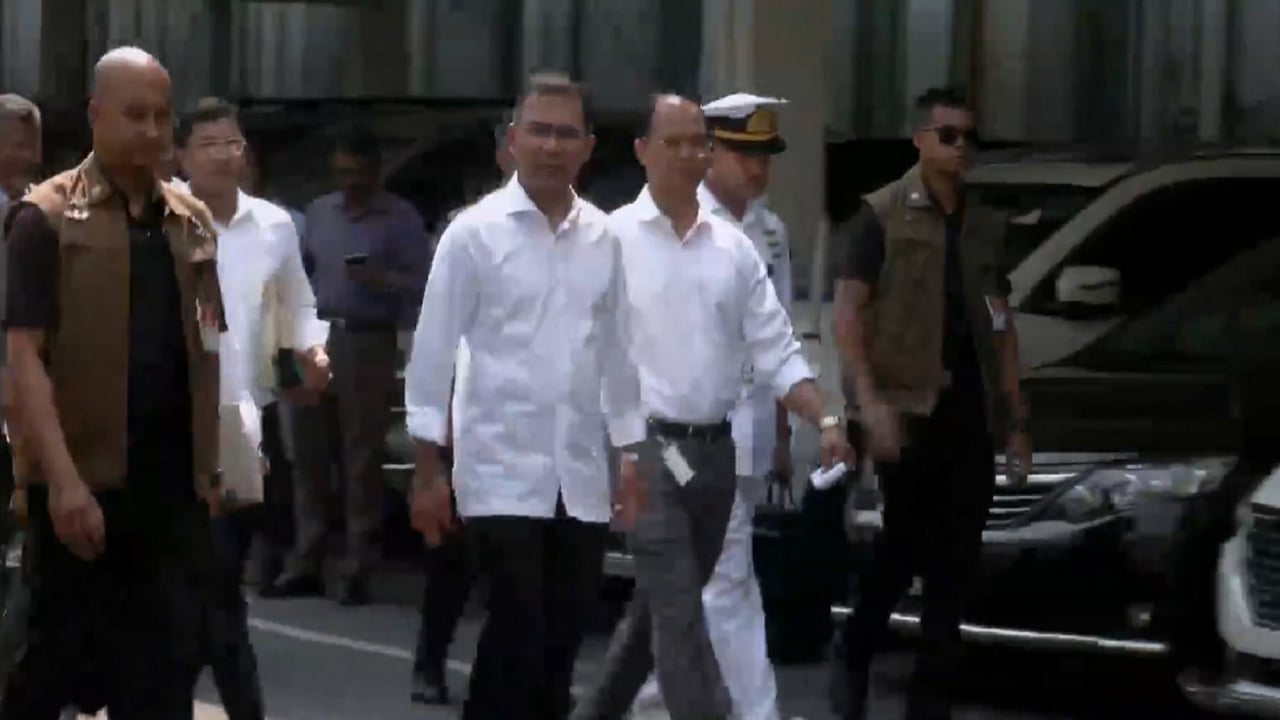 বিভিন্ন মন্ত্রণালয়ে আকস্মিক পরিদর্শন প্রধানমন্ত্রীর