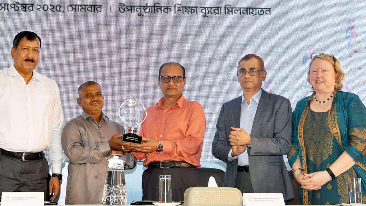 দেশের উন্নয়নে কর্মমুখী শিক্ষার ওপর গুরুত্ব দিতে হবে: প্রাথমিক উপদেষ্টা