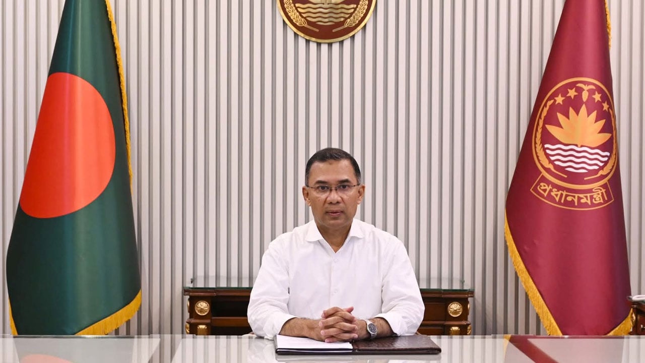 জাতির উদ্দেশে ভাষণ দিচ্ছেন নতুন প্রধানমন্ত্রী