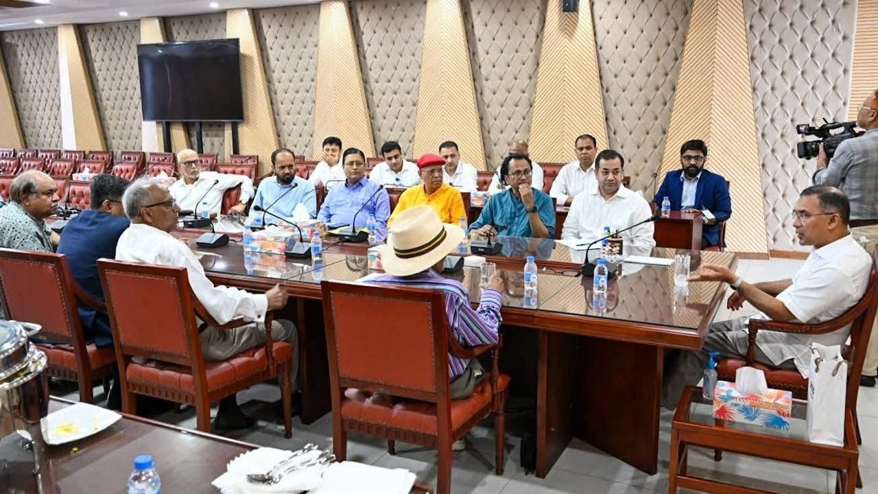 স্বাধীন গণমাধ্যমের জন্য নীতিমালা প্রণয়নে সম্পাদকদের সহযোগিতা চান প্রধানমন্ত্রী
