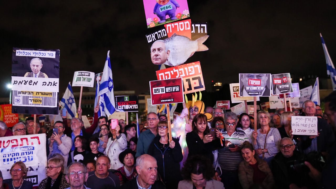 নেতানিয়াহুর পদত্যাগ দাবিতে ইসরাইলজুড়ে বিক্ষোভ