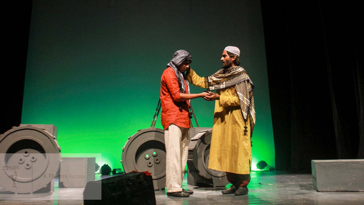 ছুটির দিনে মহিলা সমিতি মঞ্চে ‘পুলসিরাত’