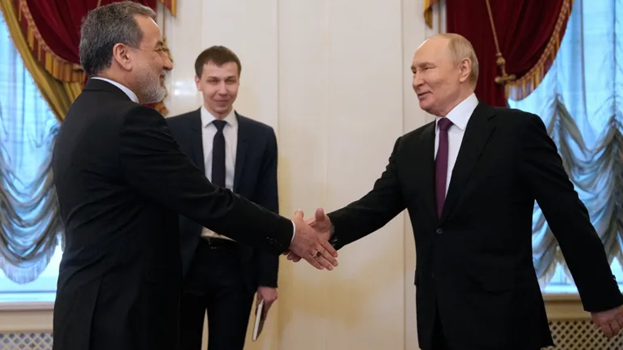 হরমুজ সংকটে রাশিয়া কি ইরানের অর্থনৈতিক ভরসা হতে পারবে?