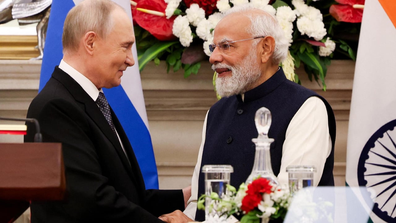 পুতিনকে কী উপহার দিলেন মোদি