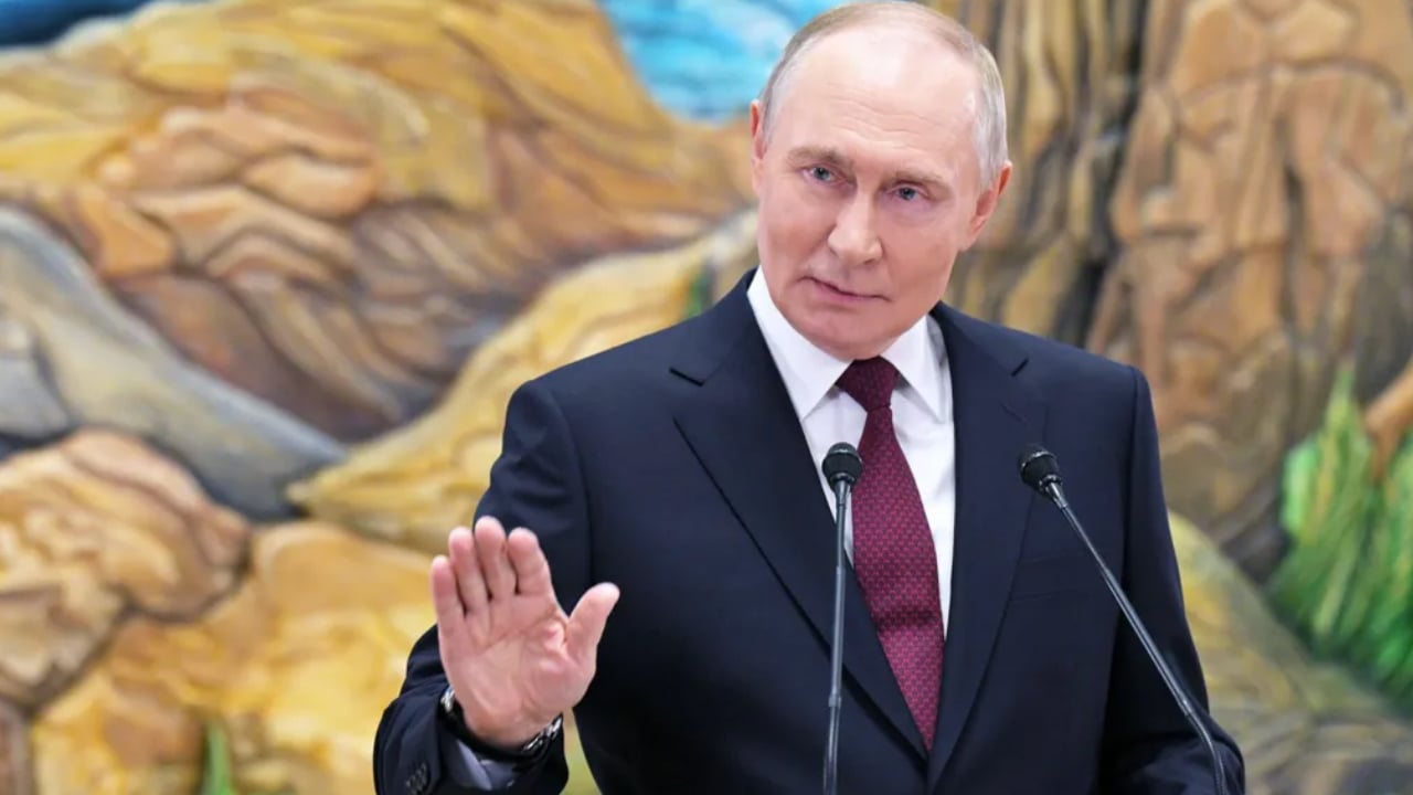 প্রয়োজনে বলপ্রয়োগে ইউক্রেনের ভূখণ্ড দখলের হুঁশিয়ারি পুতিনের