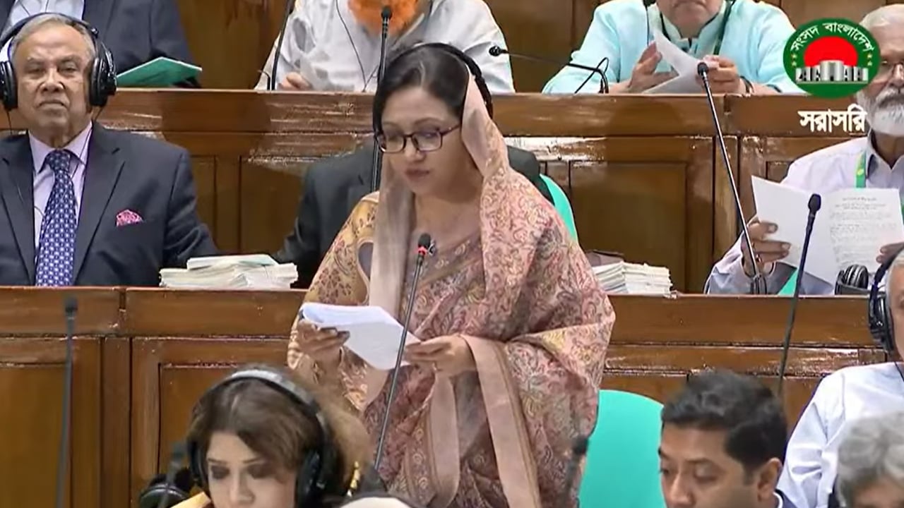 মাননীয় স্পিকার পরিবর্তে মাই লর্ড
তবুও প্রাণবন্ত প্রতিমন্ত্রী শারমিন পুতুল