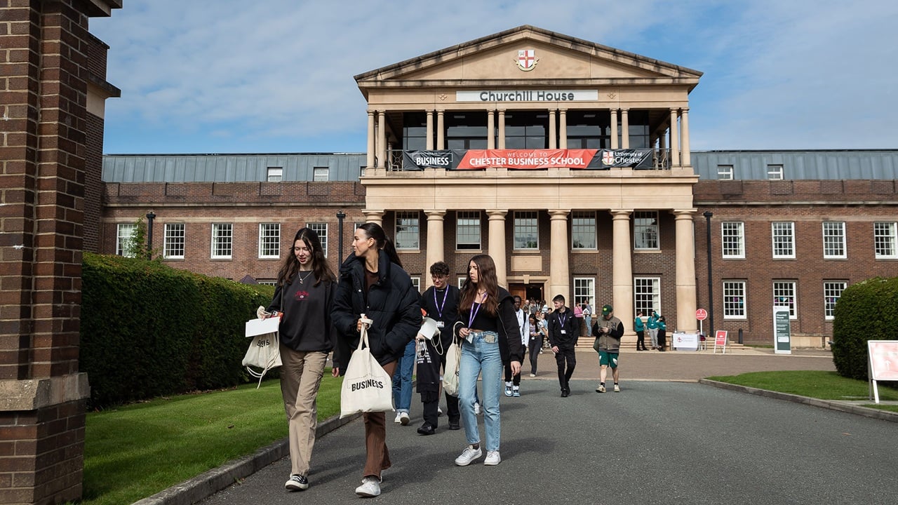 যুক্তরাজ্যে পাকিস্তান-বাংলাদেশি শিক্ষার্থী ভর্তিতে নিষেধাজ্ঞা কেন?