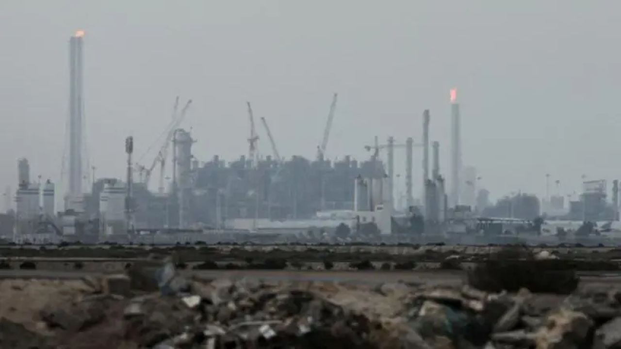 কাতারের তেলবাহী ট্যাংকারে ইরানি ক্ষেপণাস্ত্র হামলা, ২১ নাবিক উদ্ধার