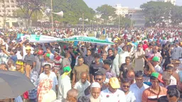 প্রধানমন্ত্রীর জনসভার আগেই কানায় কানায় পূর্ণ রাজশাহীর মাদ্রাসা মাঠ