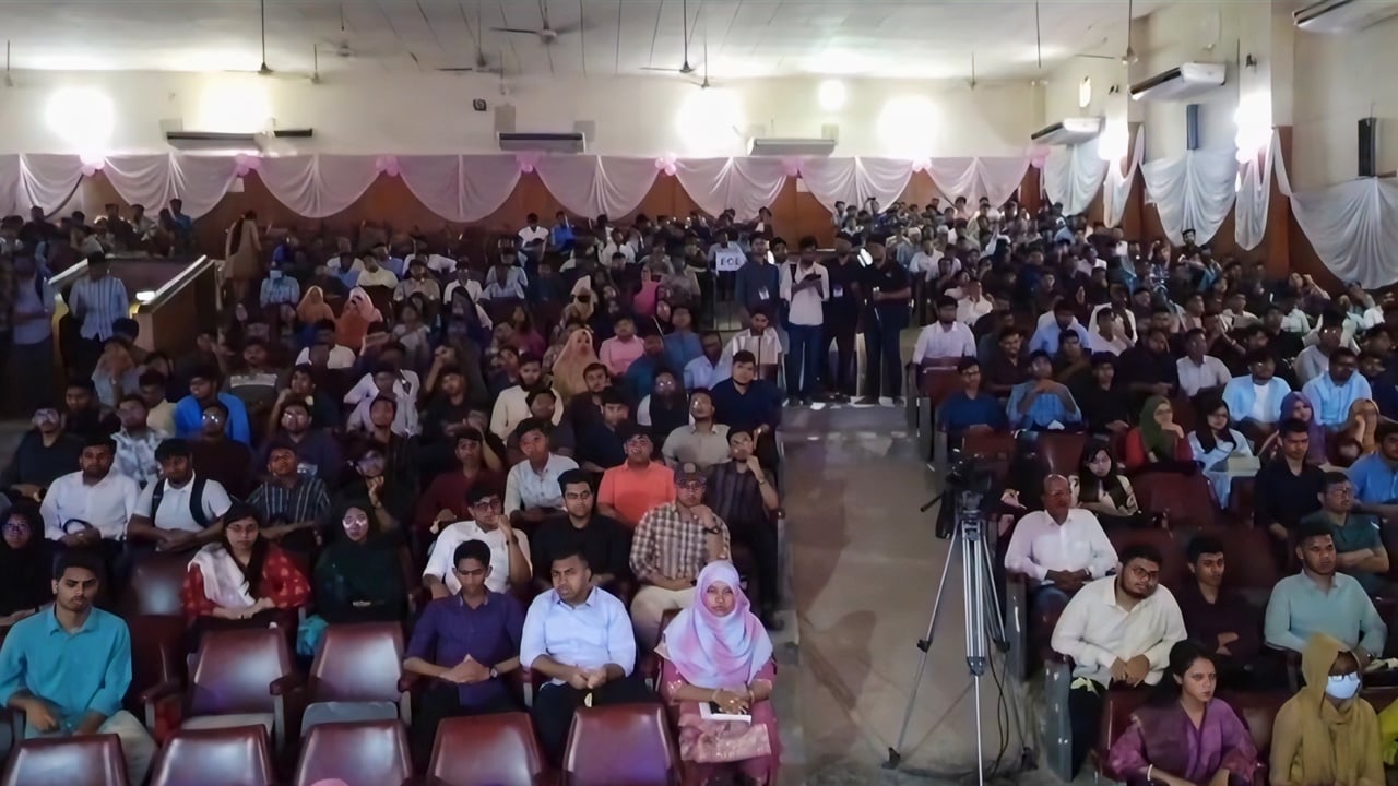 রুয়েটে ২০২৫-২৬ শিক্ষাবর্ষের নবীনবরণ অনুষ্ঠিত