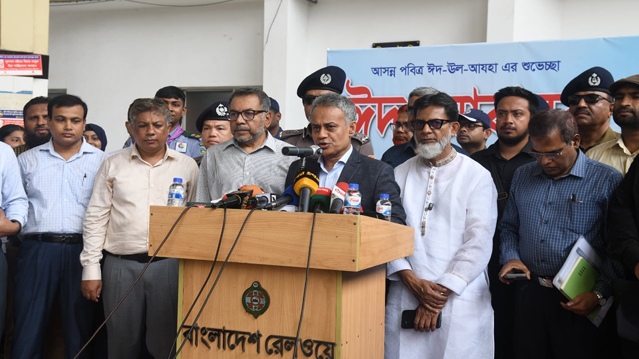 ঈদযাত্রায় রেলে বাড়তি চাপের মধ্যেও শিডিউল বিপর্যয়ের শঙ্কা নেই