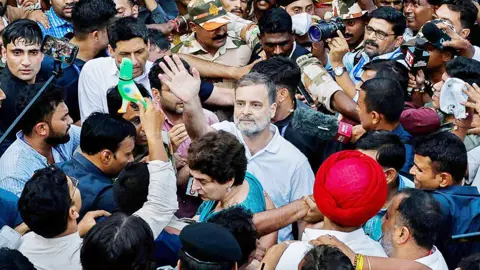 উত্তাল দিল্লি, রাহুল গান্ধী ও কয়েকজন এমপি আটক