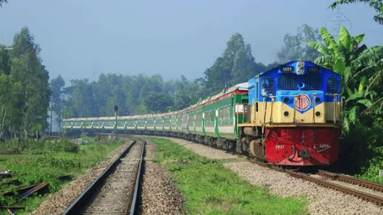 ৯ ঘণ্টা পর সিলেটের সঙ্গে রেল চলাচল স্বাভাবিক