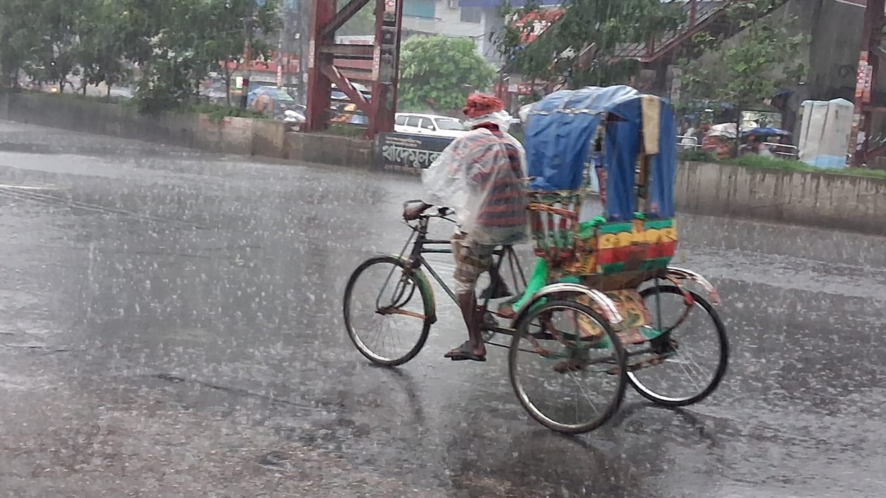নতুন লঘুচাপে সারা দেশে বাড়বে বৃষ্টি