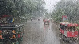গভীর নিম্নচাপ উপকূল অতিক্রম করলেও দেশজুড়ে বৃষ্টি ঝরবে আরো দুই দিন