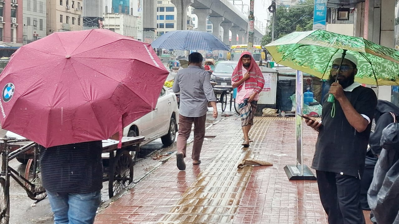মধ্য আষাঢ়ে রাজধানীতে বৃষ্টি, কমছে তাপমাত্রা
