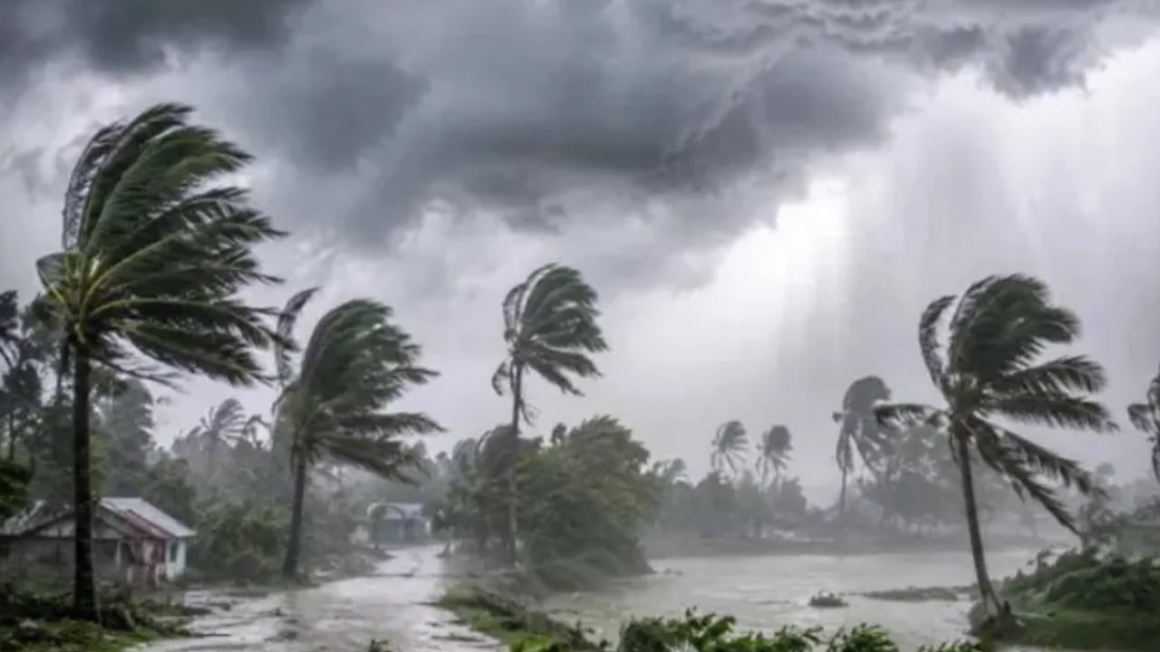 দুপুরের মধ্যে ১৪ জেলায় বজ্রবৃষ্টিসহ ঝড়ের আভাস