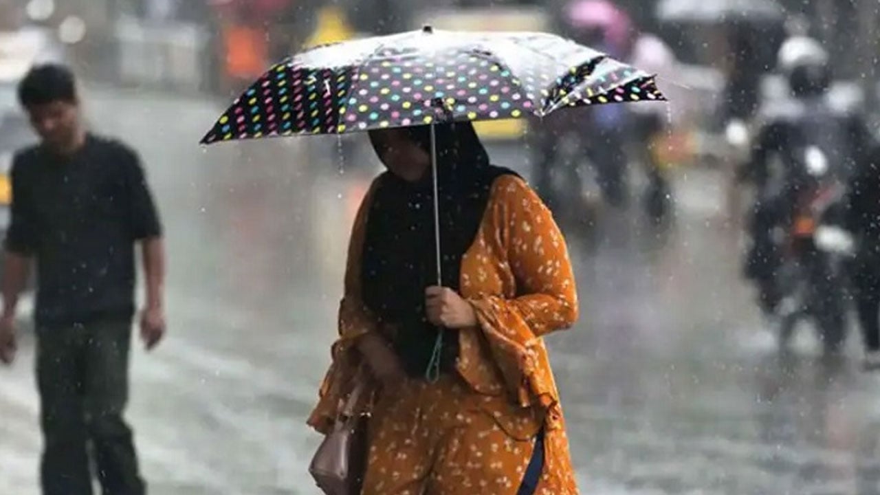 আসছে শক্তিশালী বৃষ্টিবলয়, ঝুঁকিতে উপকূল ও পাহাড়ি এলাকা