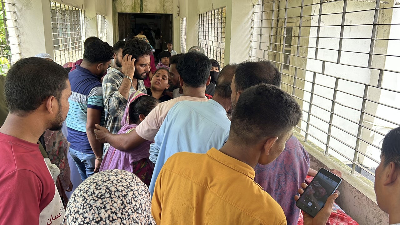 রায়পুরায় বাড়িতে ঢুকে অতর্কিত হামলা, গুলিবিদ্ধ হয়ে যুবক নিহত