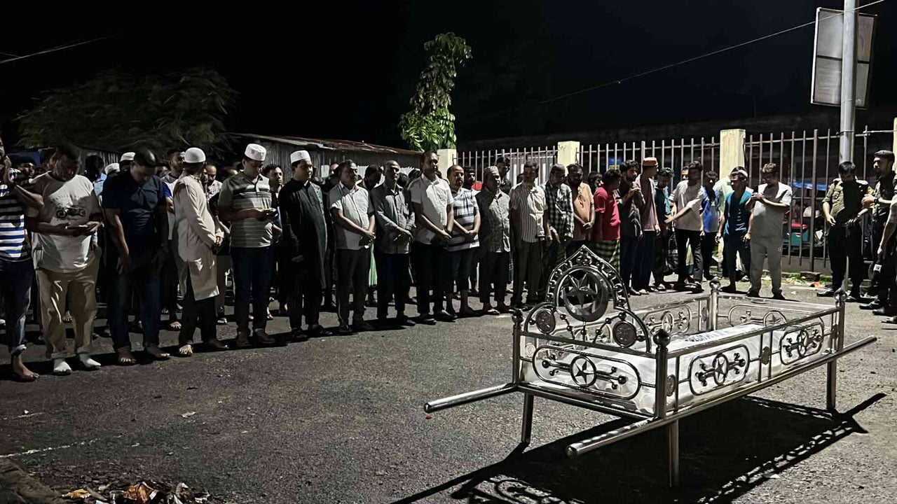 ২৫ বছর যে স্টেশন পরিষ্কার রেখেছেন, সেখানেই চিরনিদ্রায় ববি বেগম