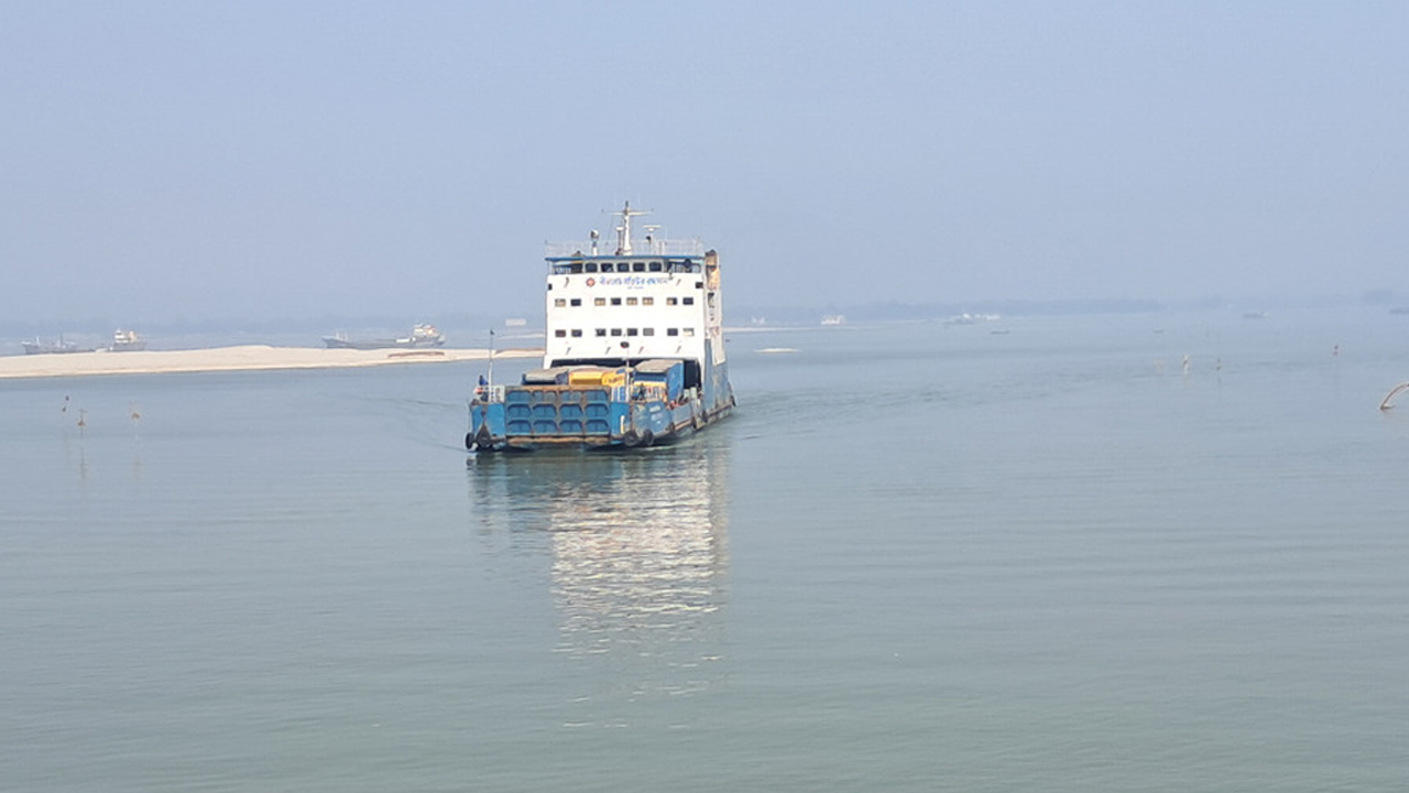 দৌলতদিয়া-পাটুরিয়া নৌপথে ২ ঘণ্টা পর ফেরি চালু