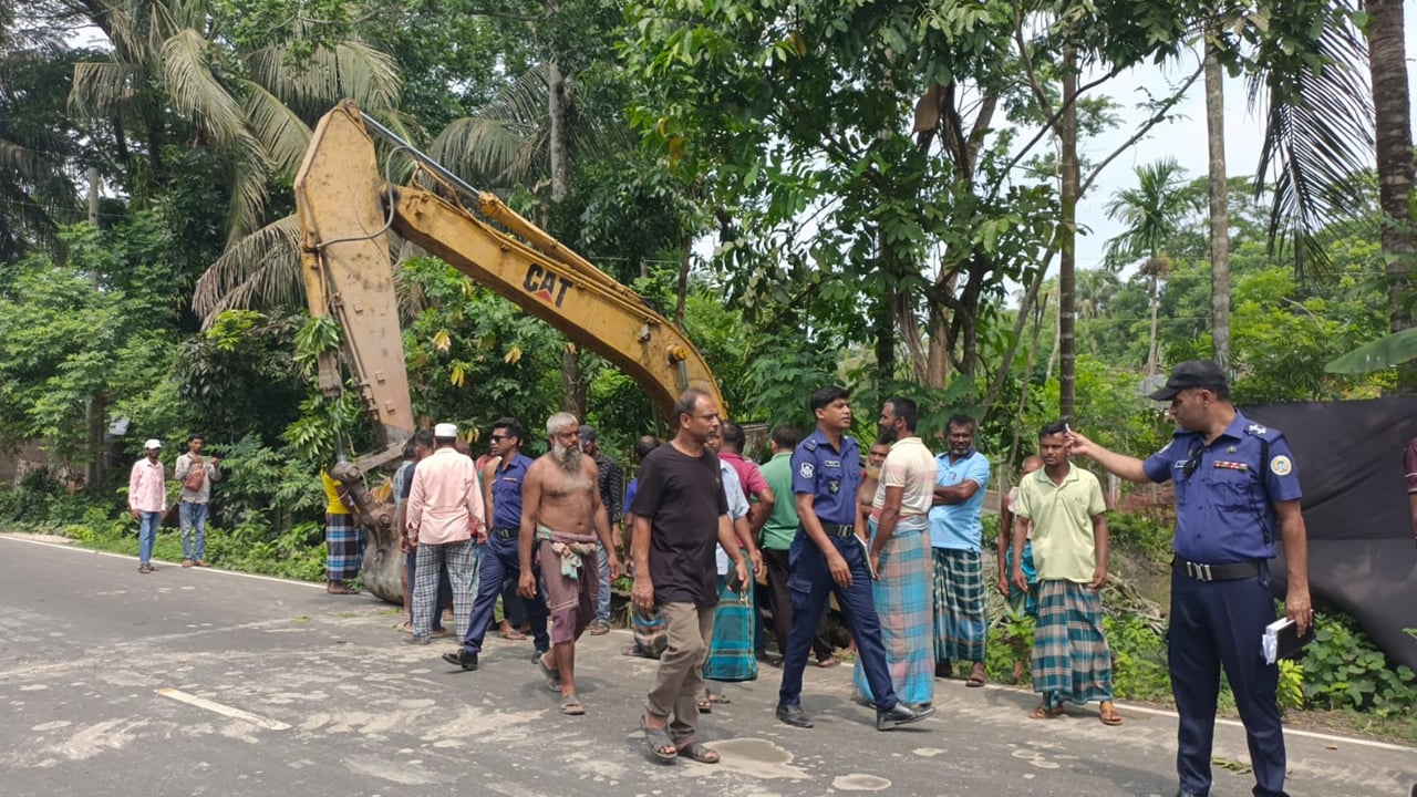 রাজাপুরে ভেকু মেশিনের ধাক্কায় ব্র্যাকের মাঠকর্মী নিহত