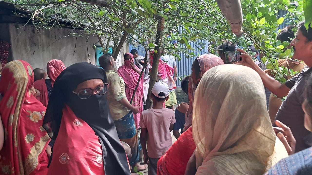 গোয়ালন্দে নিজ ঘরে গলা ও দুই হাত কেটে যুবককে হত্যা