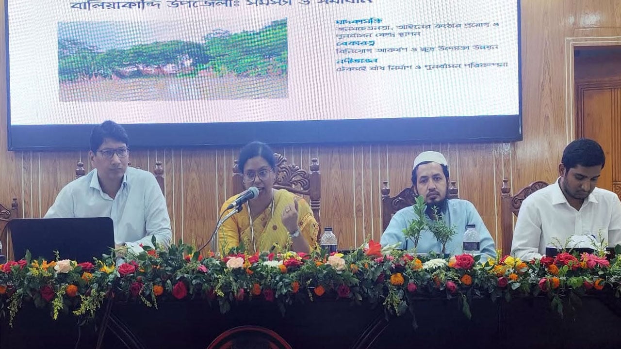 বালিয়াকান্দিতে দপ্তর প্রধানদের সাথে জেলা প্রশাসকের মতবিনিময়