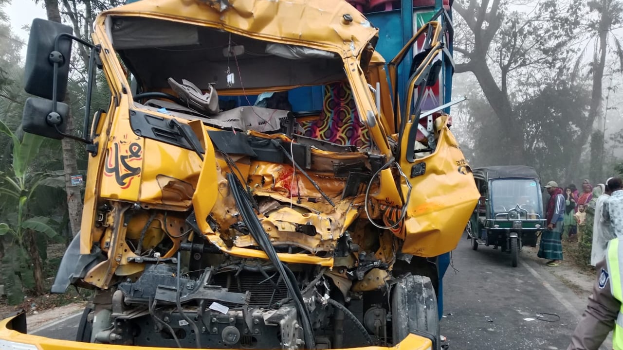 রাজৈরে ট্রাক দুর্ঘটনায় নিহত ১