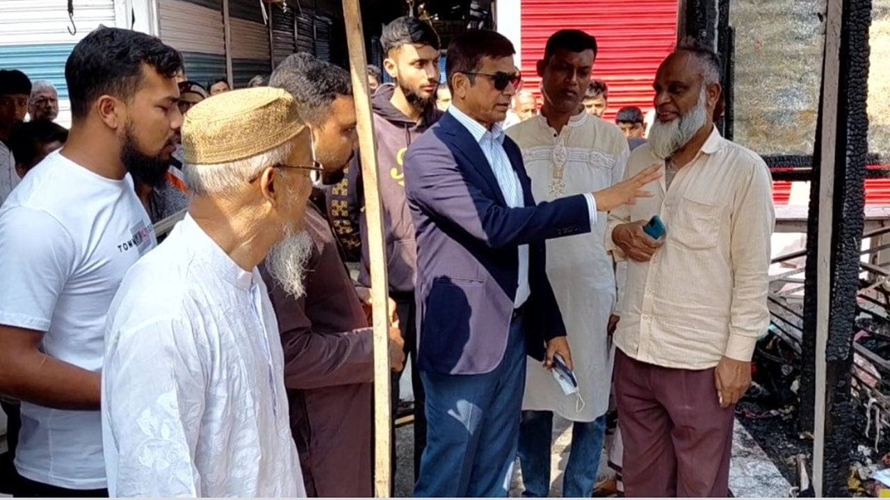 পঞ্চগড় রাজনগর বাজারে অগ্নিকাণ্ড, পরিদর্শনে গেলেন প্রতিমন্ত্রী