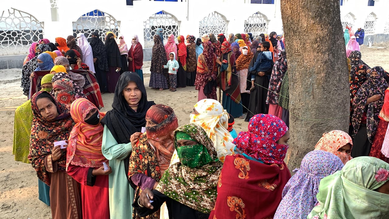 উৎসবমুখর পরিবেশে রাজশাহীতে ভোটগ্রহণ শুরু